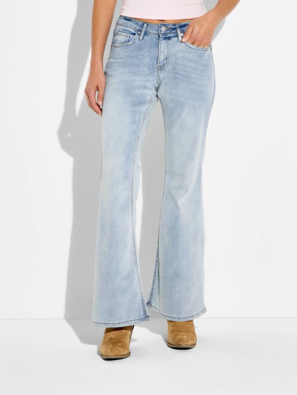 NWT Size 8 wild fable Light Wash Mid-Rise Flare Jeans - Picture 1 of 6